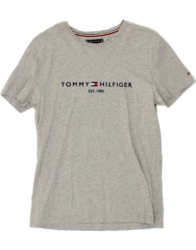 TOMMY HILFIGER Mens Graphic T-Shirt Top Large Grey Cotton-- Welt Pockets Slit Pockets Flap Pockets TOMMY HILFIGER Mens Graphic T-Shirt Top Large Grey Cotton-- Welt Pockets Slit Pockets Flap Pockets