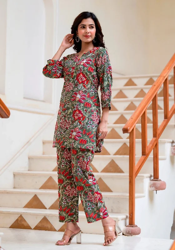 NOZ2TOZ Women Multicolour Printed Viscose Rayon Kurta, Pant And Dupatta Set Slim Fit Casual Pants NOZ2TOZ Women Multicolour Printed Viscose Rayon Kurta, Pant And Dupatta Set Slim Fit Casual Pants
