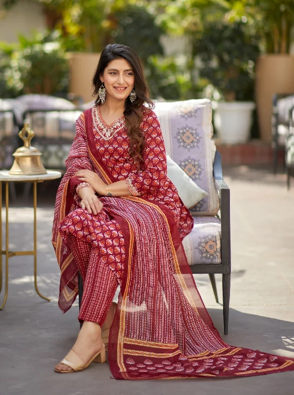 NOZ2TOZ Women Maroon Printed Pure Cotton Kurta, Pant And Dupatta Set Chic Slim Fit Pants NOZ2TOZ Women Maroon Printed Pure Cotton Kurta, Pant And Dupatta Set Chic Slim Fit Pants