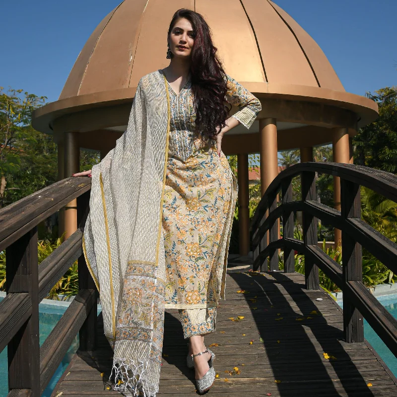 NOZ2TOZ Women Yellow Printed Viscose Rayon Kurta, Pant And Dupatta Set Elegant Wool Trousers NOZ2TOZ Women Yellow Printed Viscose Rayon Kurta, Pant And Dupatta Set Elegant Wool Trousers