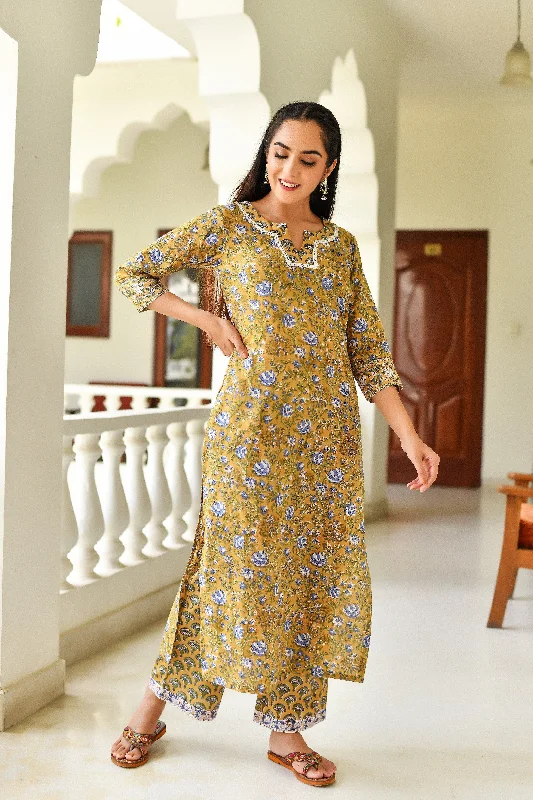 NOZ2TOZ Women Light Green Floral Print Viscose Rayon Kurta, Pant And Dupatta Set Wide-Legged Palazzos NOZ2TOZ Women Light Green Floral Print Viscose Rayon Kurta, Pant And Dupatta Set Wide-Legged Palazzos