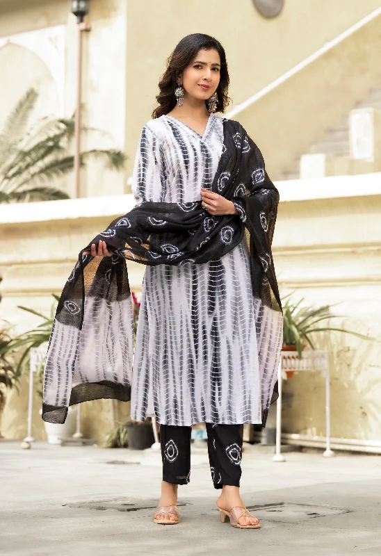 NOZ2TOZ Women Black And White Printed Viscose Rayon Kurta, Pant And Dupatta Set Comfortable Wide-Leg Pants NOZ2TOZ Women Black And White Printed Viscose Rayon Kurta, Pant And Dupatta Set Comfortable Wide-Leg Pants