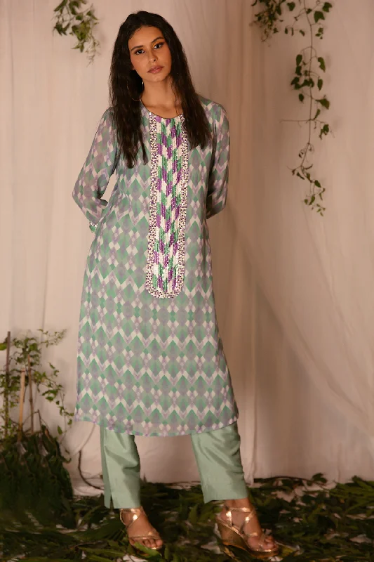 Hand-embroidered Printed Kurta paired with Pants Classic Pleated Pants