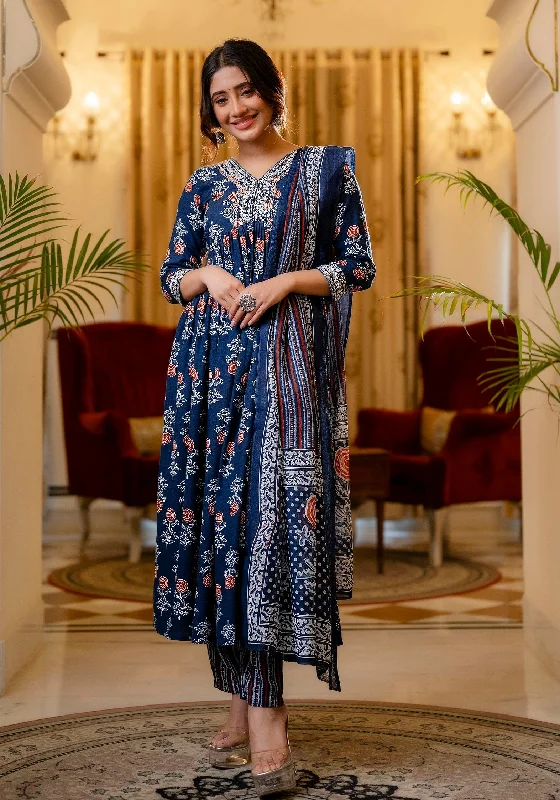 NOZ2TOZ Women Blue Printed Viscose Rayon Kurta, Pant And Dupatta Set Comfortable Pleated Pants NOZ2TOZ Women Blue Printed Viscose Rayon Kurta, Pant And Dupatta Set Comfortable Pleated Pants