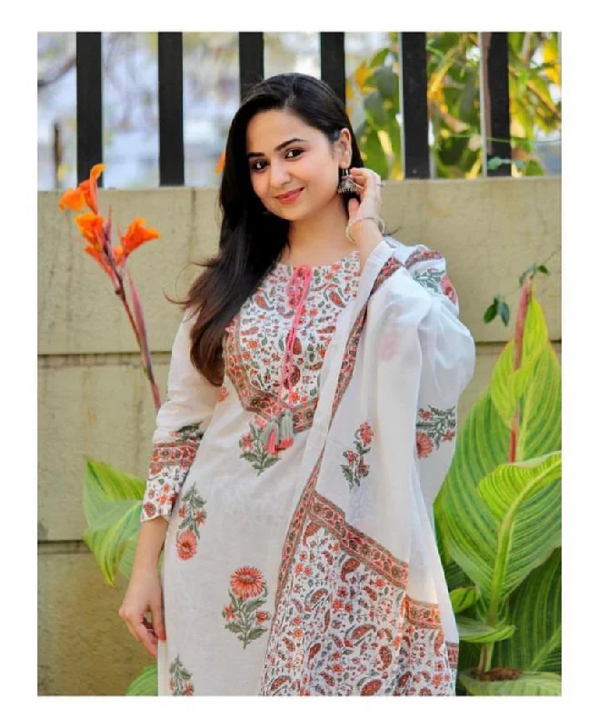 NOZ2TOZ Women White Printed Pure Cotton Kurta, Pant And Dupatta Set Stretch Fit Pants NOZ2TOZ Women White Printed Pure Cotton Kurta, Pant And Dupatta Set Stretch Fit Pants