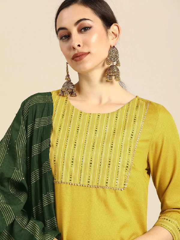 NOZ2TOZ Women Green Printed Viscose Rayon Kurta, Pant And Dupatta Set Comfortable Denim Pants NOZ2TOZ Women Green Printed Viscose Rayon Kurta, Pant And Dupatta Set Comfortable Denim Pants