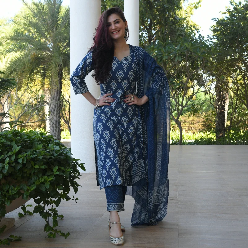 NOZ2TOZ Women Blue Printed Viscose Rayon Kurta, Pant And Dupatta Set Casual Yoga Pants NOZ2TOZ Women Blue Printed Viscose Rayon Kurta, Pant And Dupatta Set Casual Yoga Pants