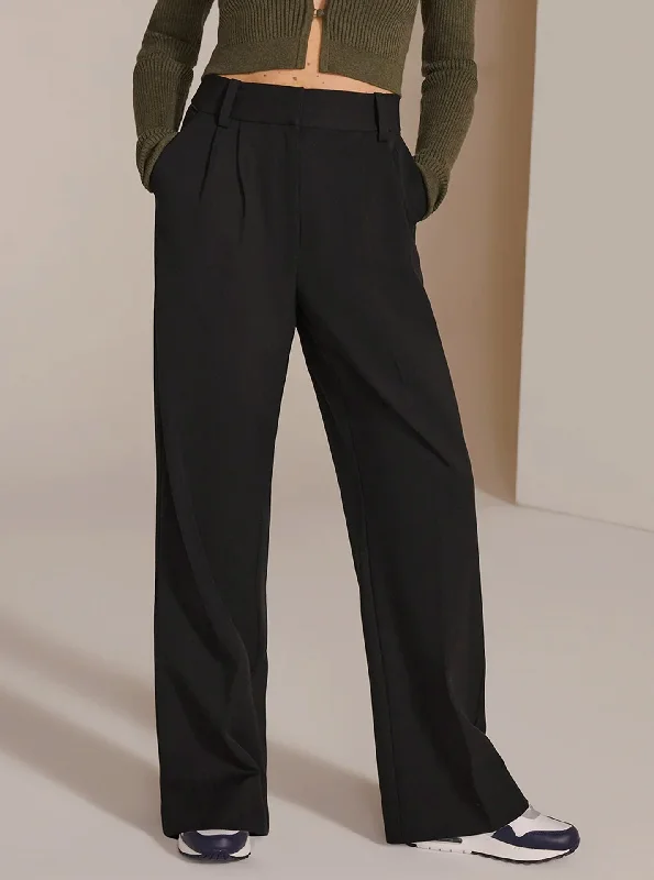 The Favorite Pant Petite in Black Comfortable Pleated Pants