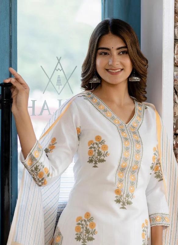 NOZ2TOZ Women White Printed Viscose Rayon Kurta, Pant And Dupatta Set Chic Black Leggings NOZ2TOZ Women White Printed Viscose Rayon Kurta, Pant And Dupatta Set Chic Black Leggings