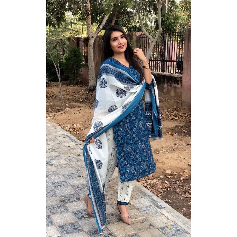 NOZ2TOZ Women Blue Floral Print Viscose Rayon Kurta And Pant Set Casual Track Pants