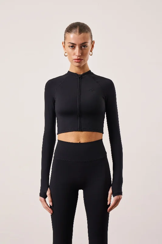 SCULPTING EMBLEM ZIP THROUGH TOP - BLACK